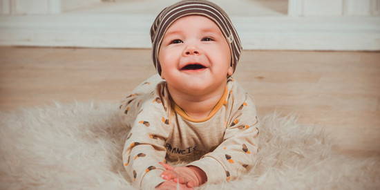 Foto: ein Baby (Symbolbild für das Thema "Familiennamen")